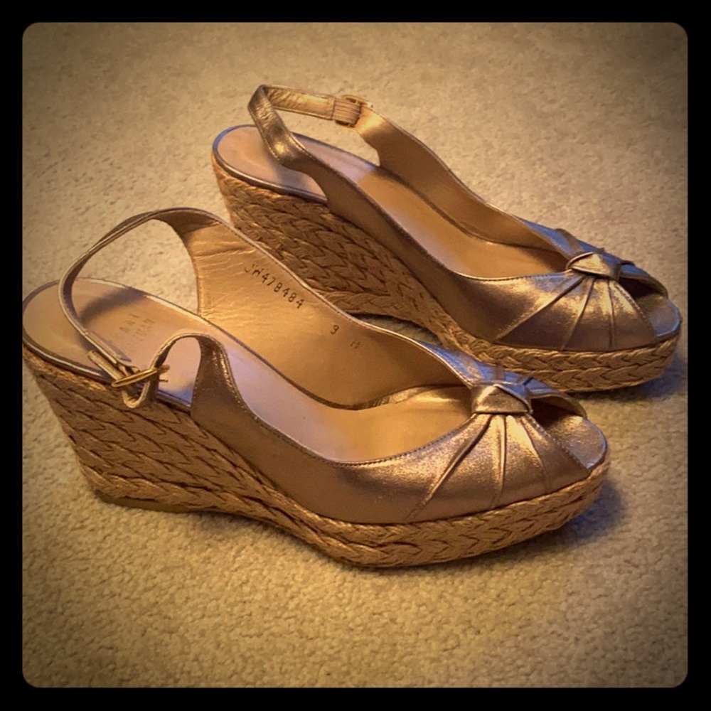 Stuart Weitzman gold Metallic peep toe wedge sling back espadrille Sandal size 9